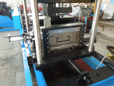 全自动C檩条成型设备 金属成型领域的高效解决方案